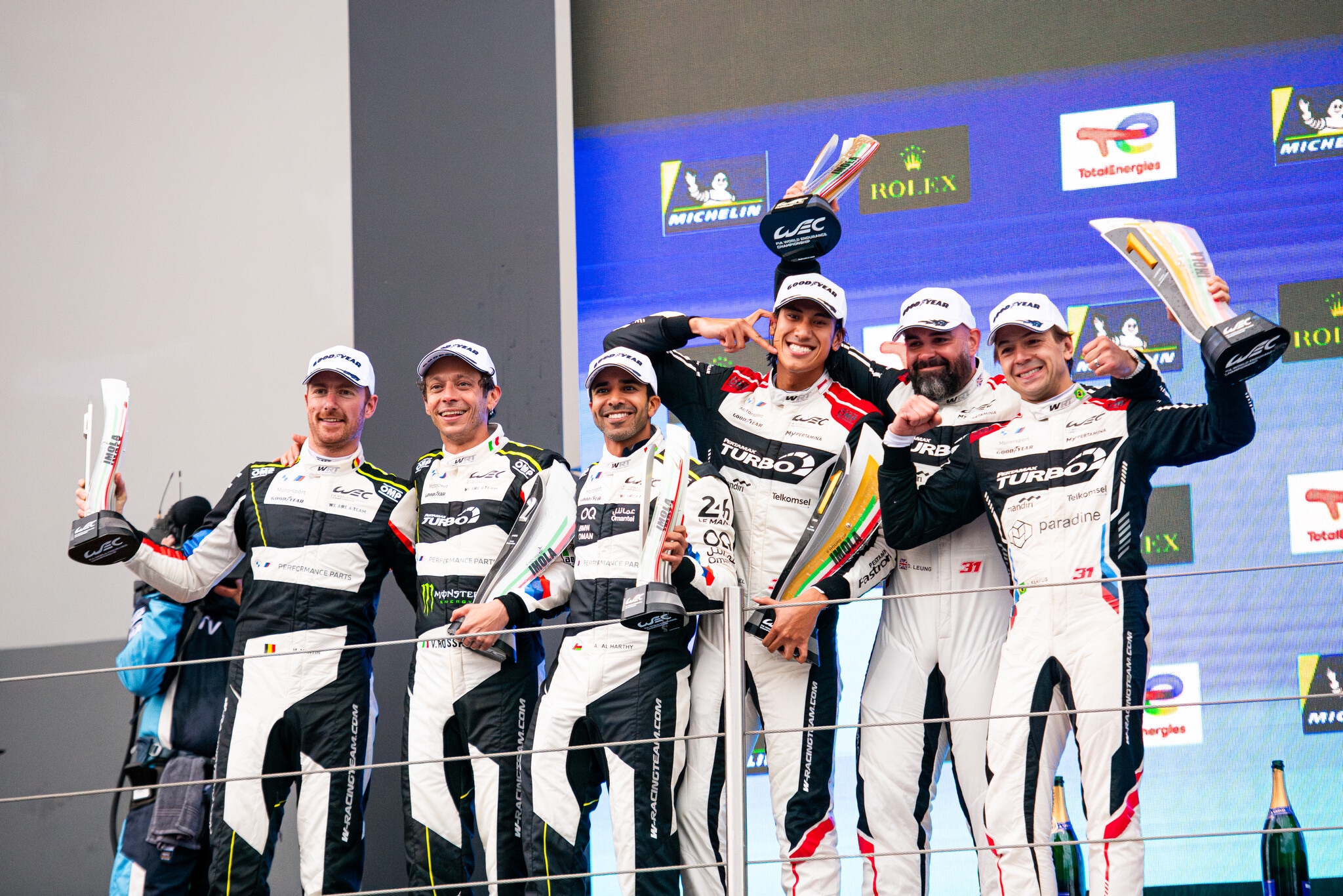 BMW, doppietta alla 6 Ore di Imola con Valentino Rossi