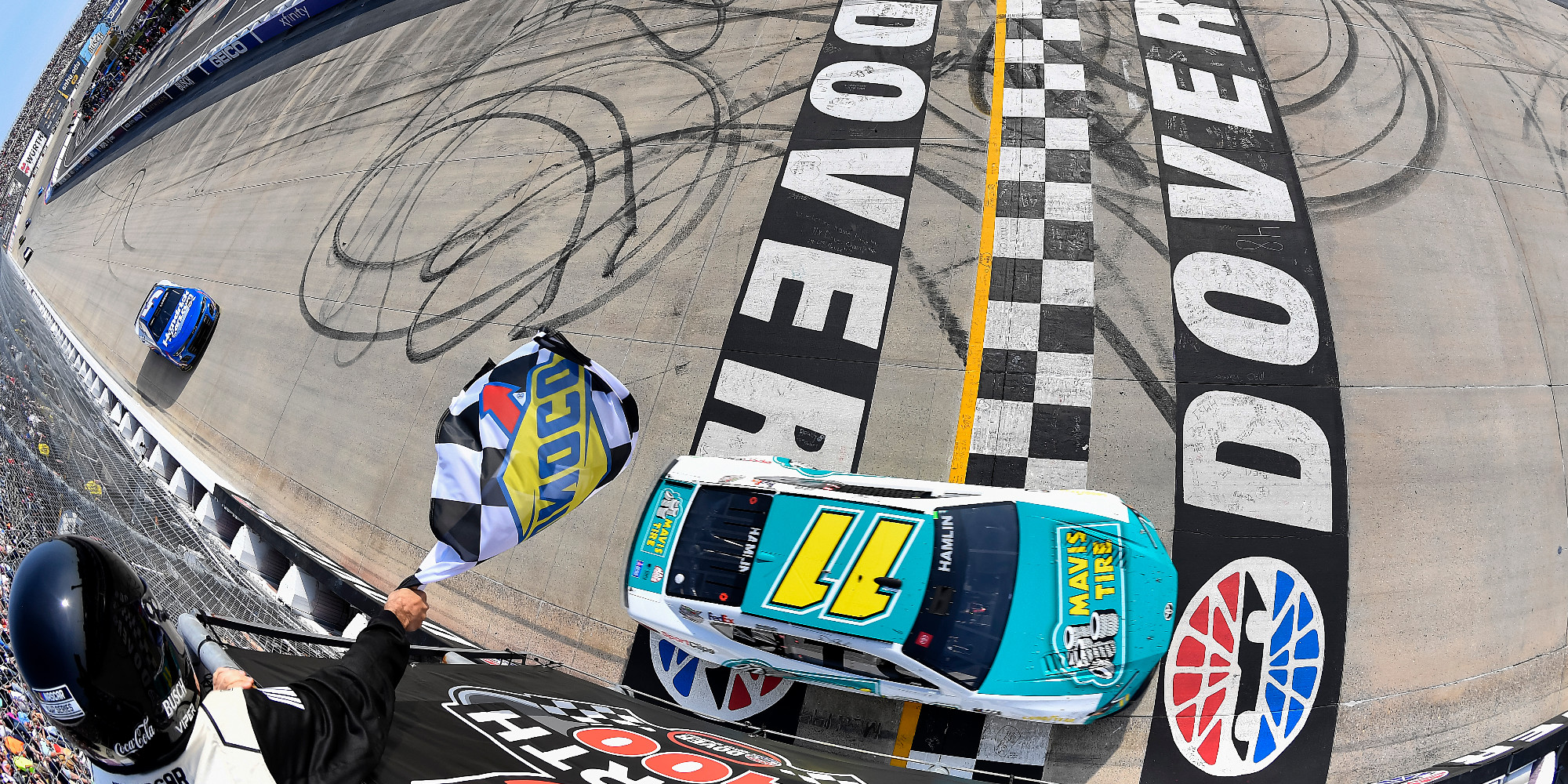 Nascar: difesa vincente per Hamlin a Dover