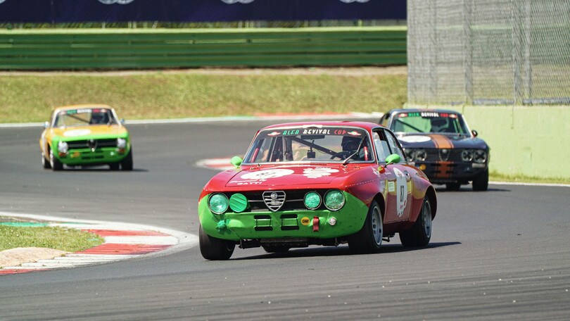 All’esordio di Alfa Revival Cup 2024 sotto la pioggia di Vallelunga la spunta Peter Praller