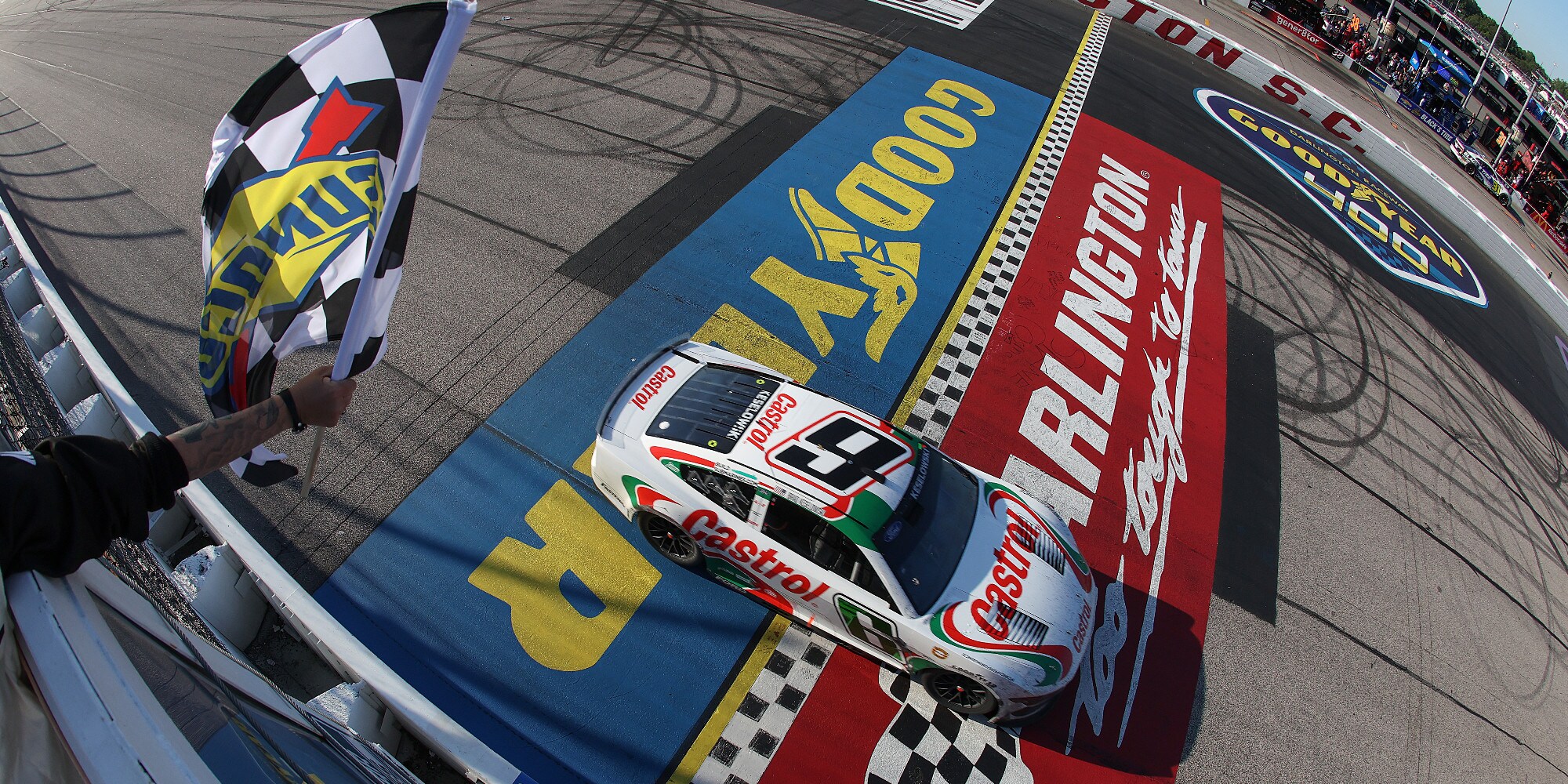 Nascar: finalmente Keselowski a Darlington