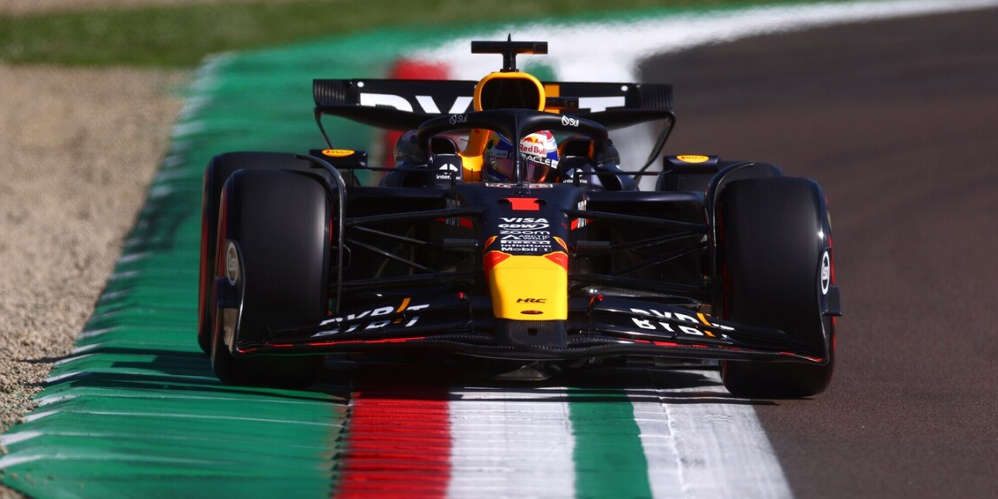 Verstappen da record in pole a Imola! Vicine McLaren e Ferrari