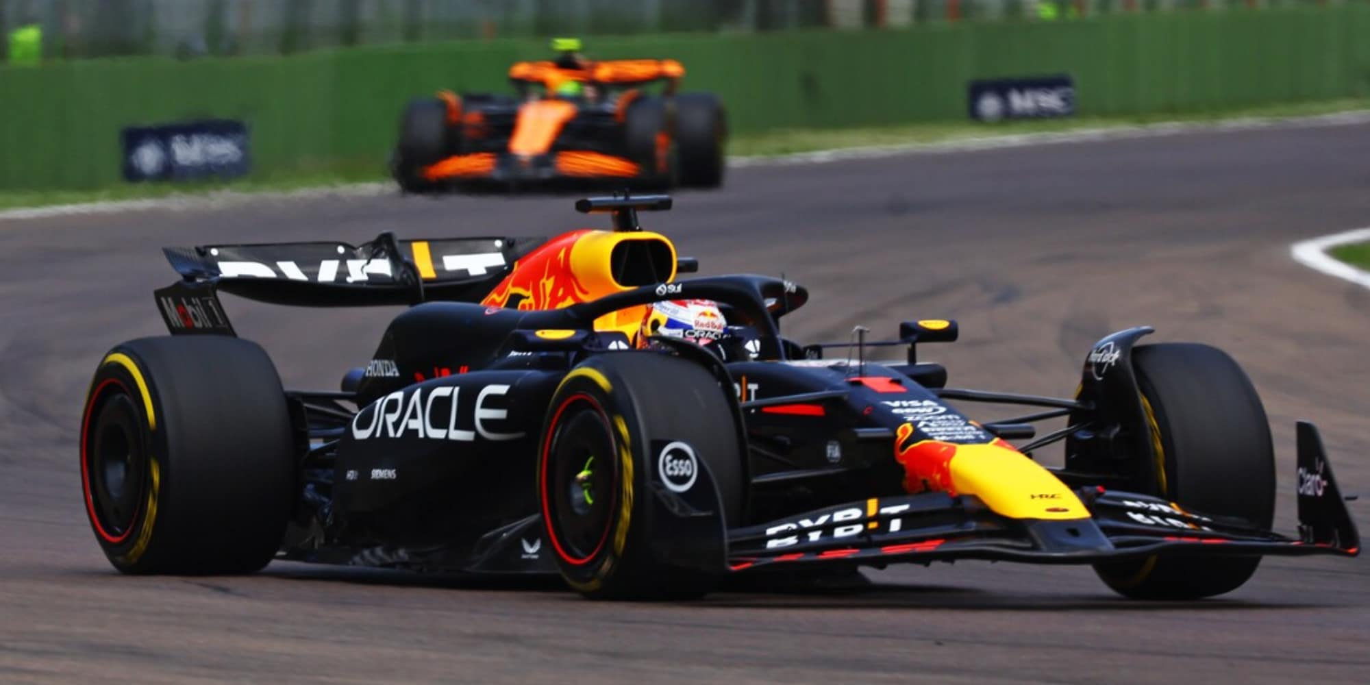 GP Imola: Verstappen vince ma suda con Norris alle calcagna. Leclerc a podio