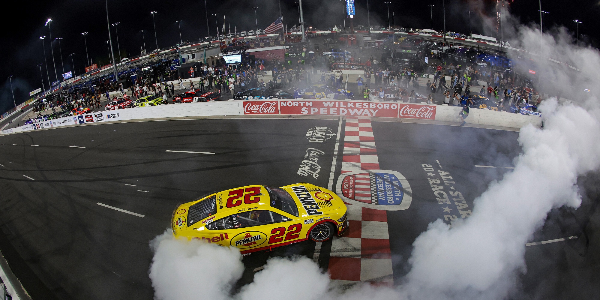 Nascar: Botte in pista e fuori nell'all-star, vince Logano