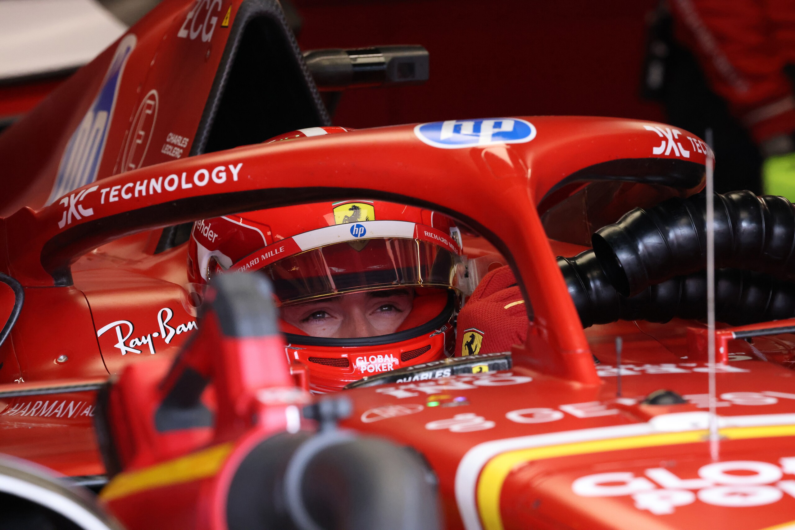 Leclerc: "Sono inc***. Non siamo abbastanza veloci"