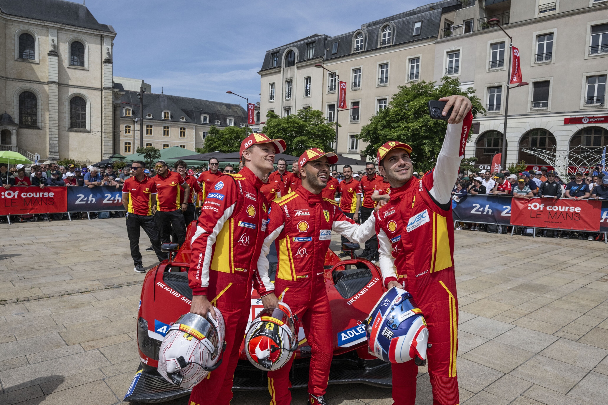 Ferrari, aspettando Le Mans: il pesage e il test day della 499P