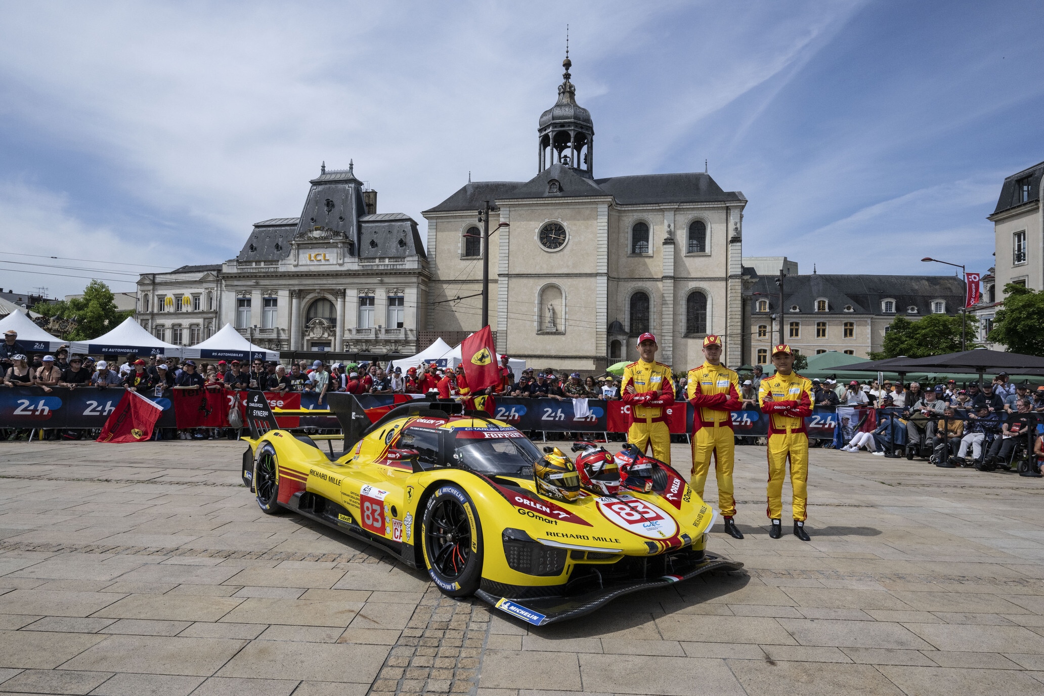 Ferrari, aspettando Le Mans: il pesage e il test day della 499P