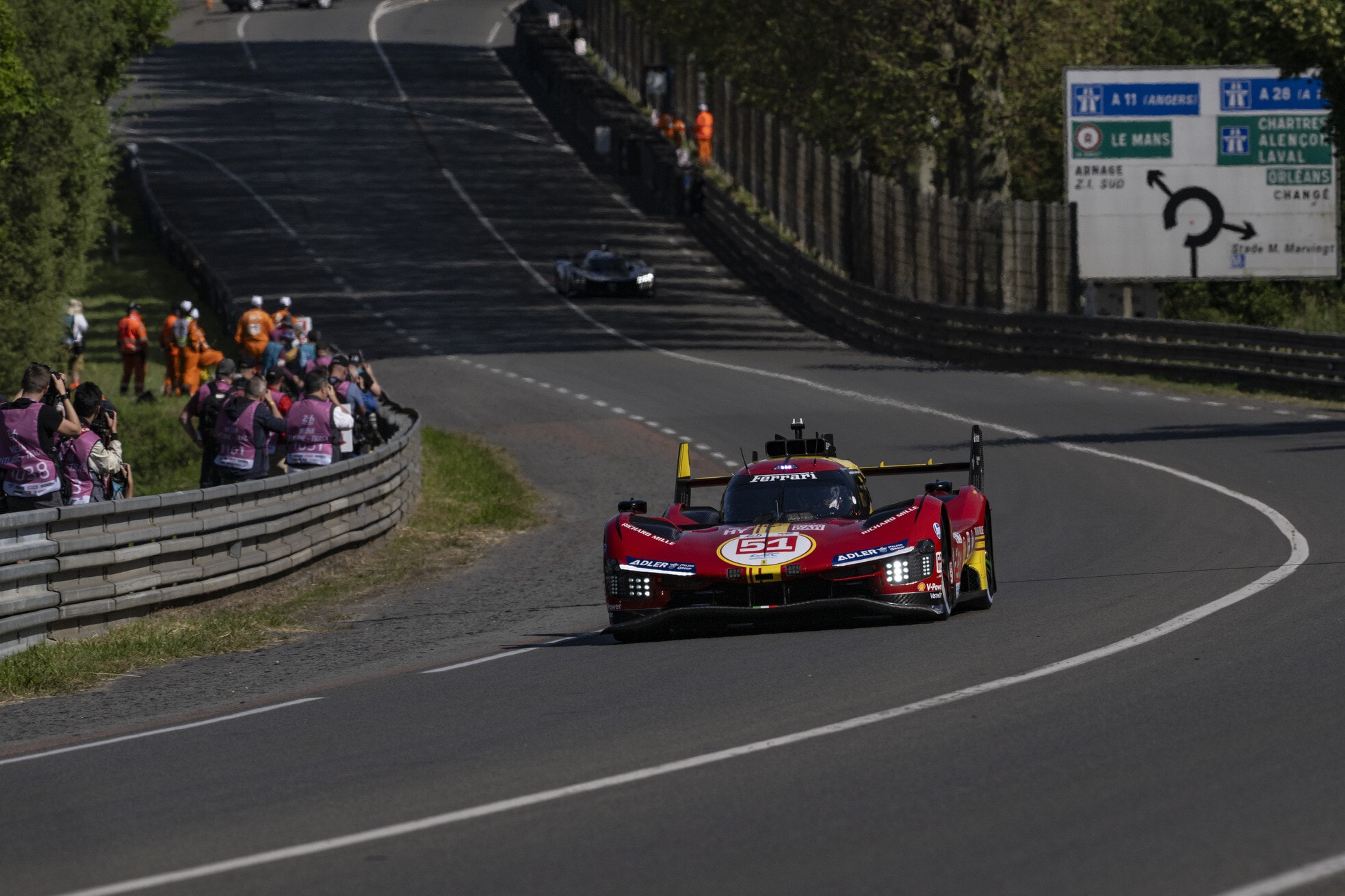 Ferrari, aspettando Le Mans: il pesage e il test day della 499P