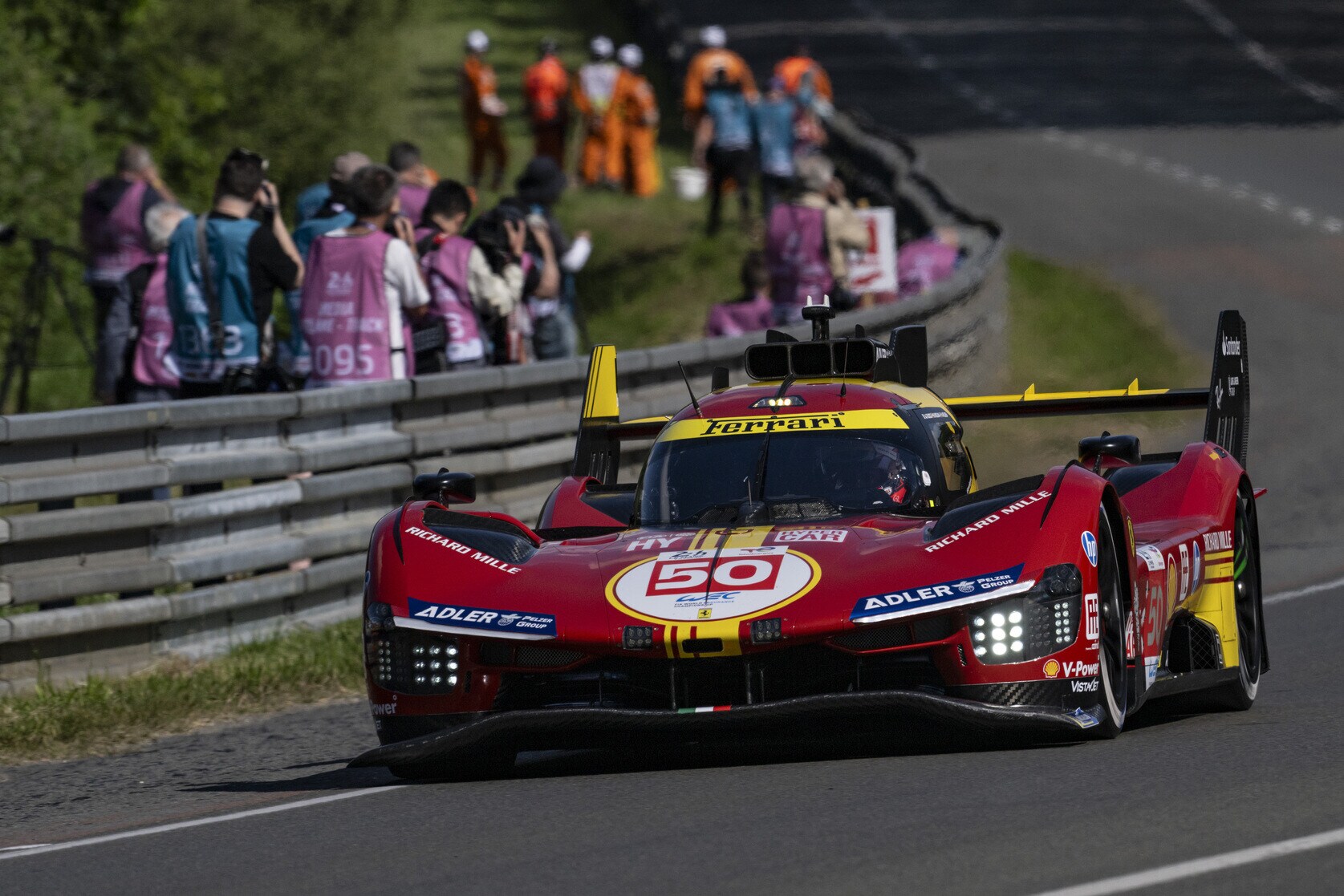 Ferrari, aspettando Le Mans: il pesage e il test day della 499P
