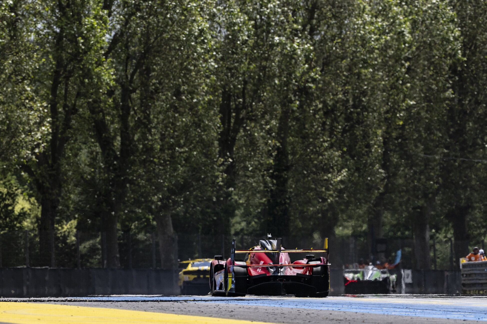 Ferrari, aspettando Le Mans: il pesage e il test day della 499P