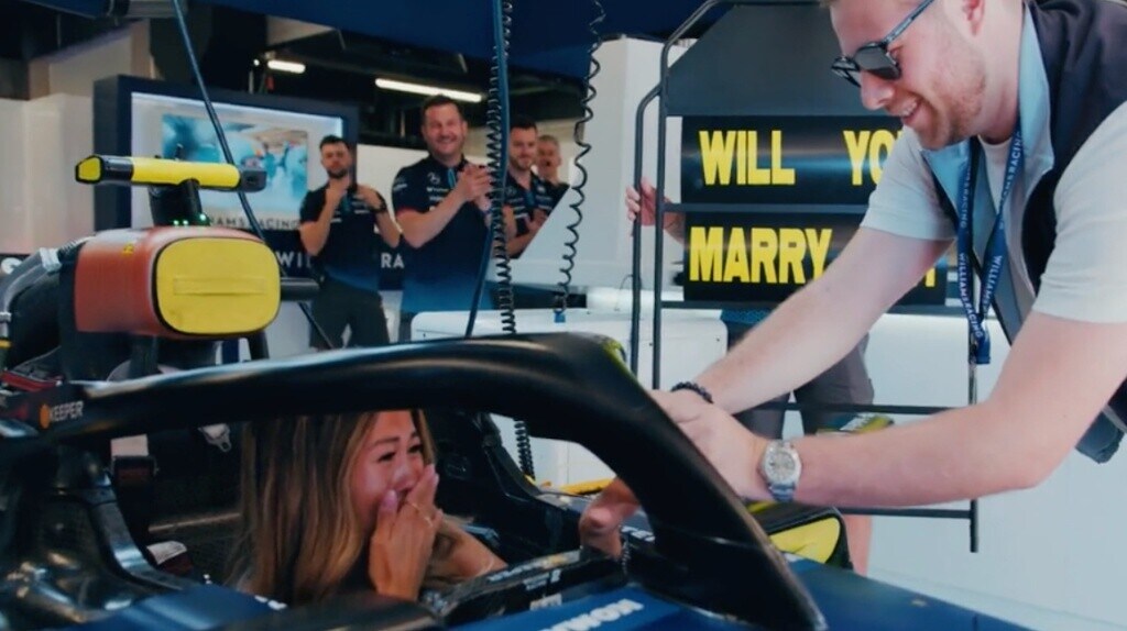 F1, la proposta di matrimonio dentro una monoposto al GP di Spagna