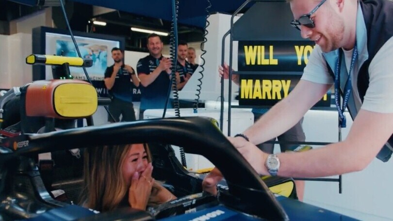 F1, la proposta di matrimonio dentro una monoposto al GP di Spagna