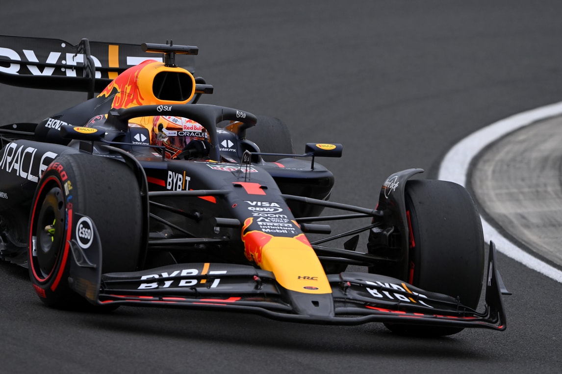 Verstappen: "Poco grip. In questo momento siamo noi ad inseguire"