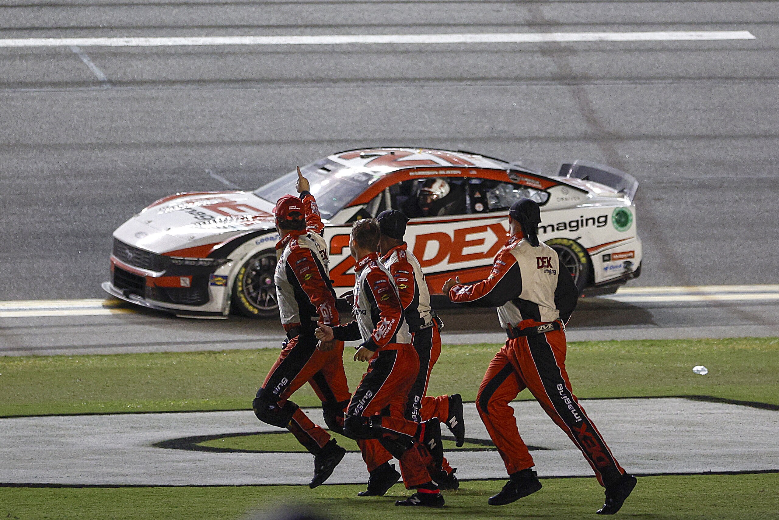 NASCAR: Daytona non delude, dal delirio emerge Burton