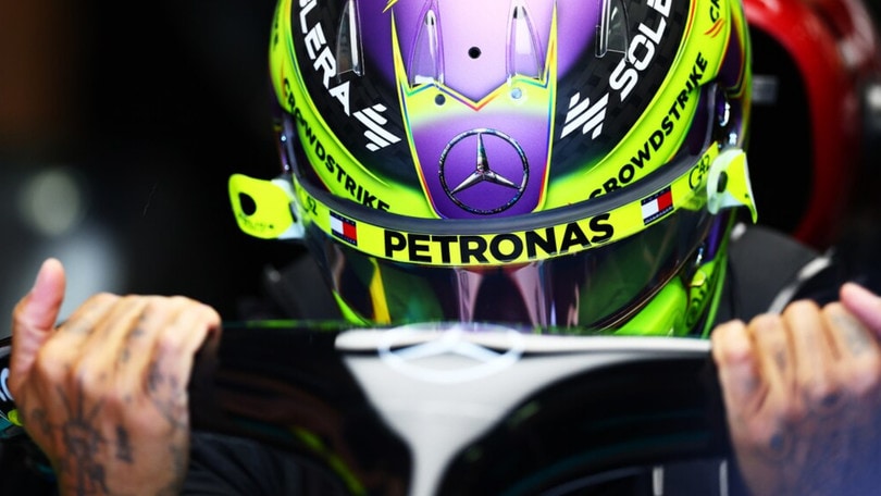 Hamilton: "Mi prenderò a calci da solo, il team merita di meglio da me"