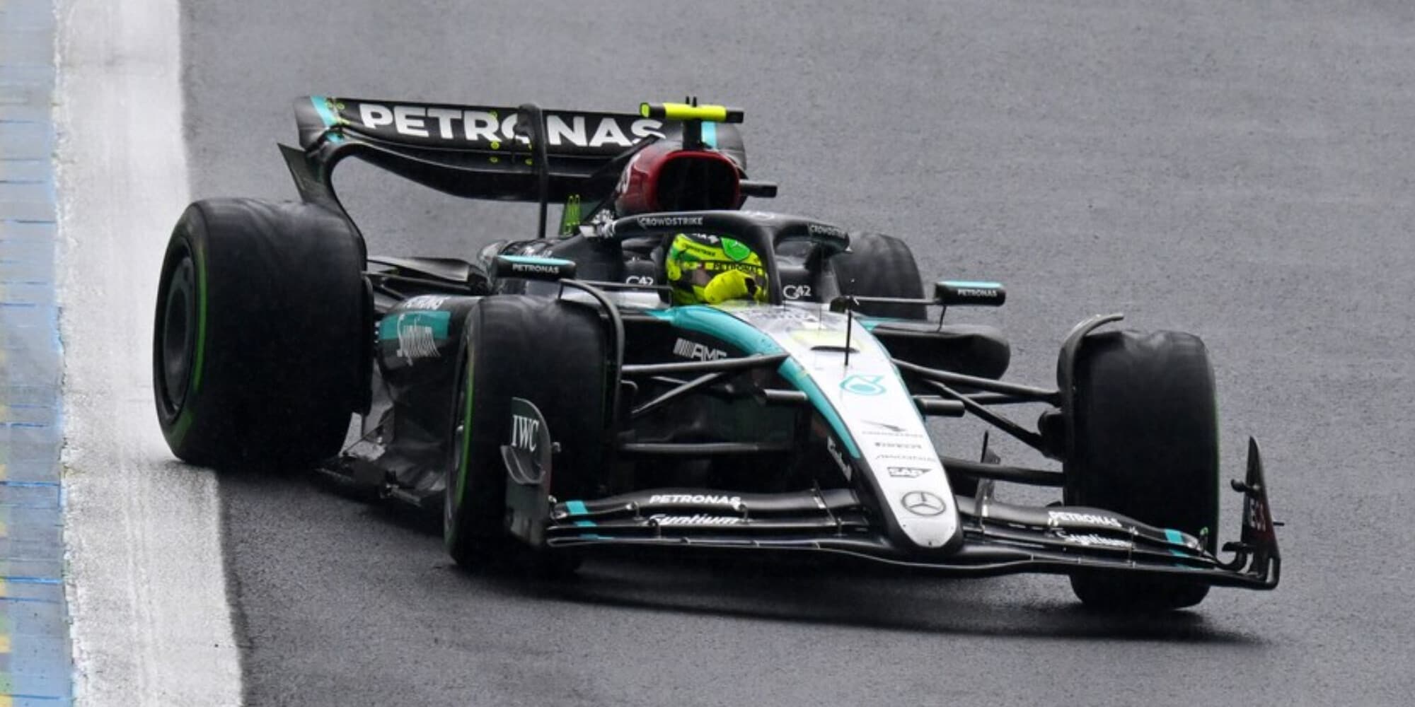Hamilton senza pietà verso la Mercedes: "La W13 del 2022 era migliore"