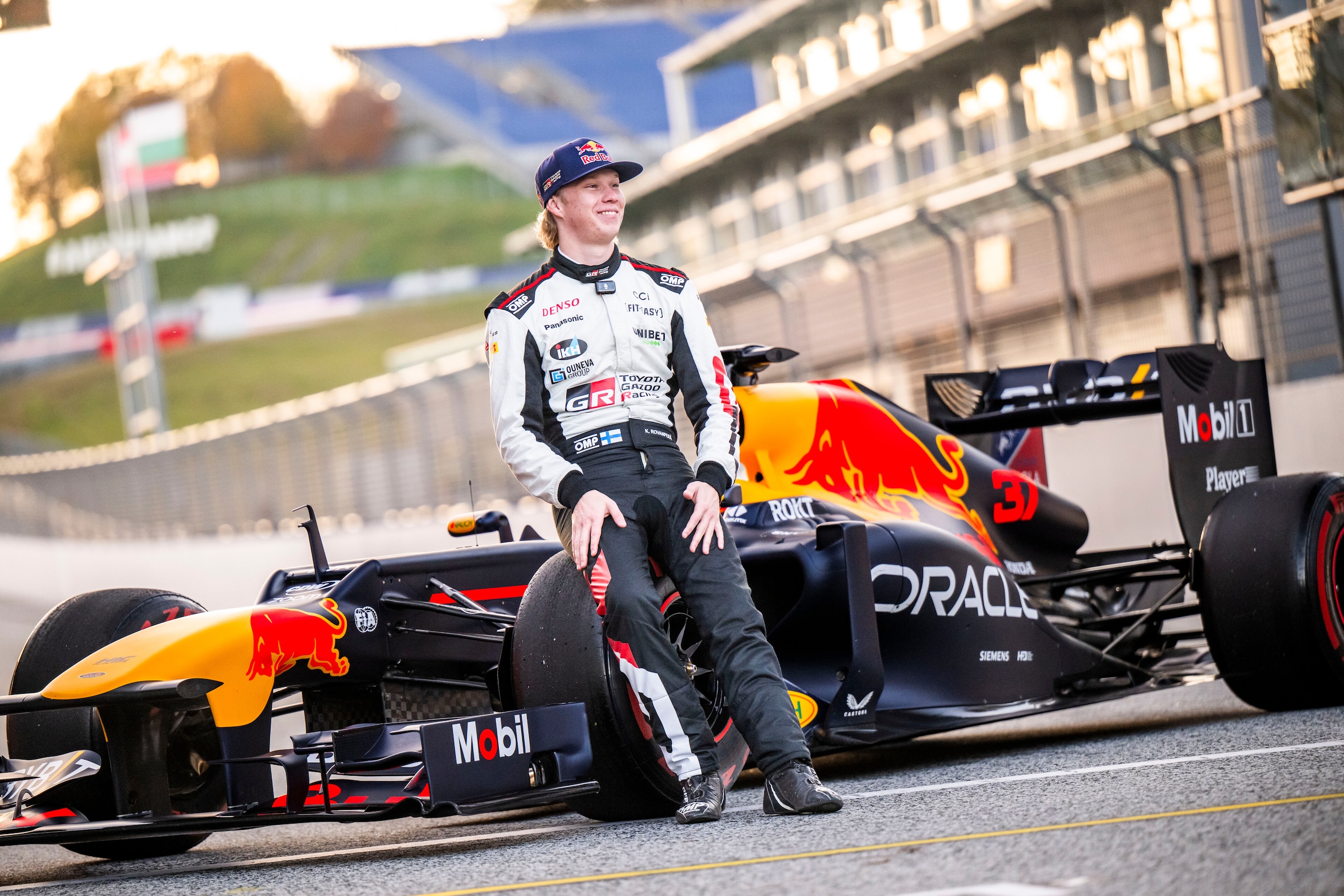 Kalle Rovanperä, il campione di Rally stupisce a bordo di una Red Bull di F1