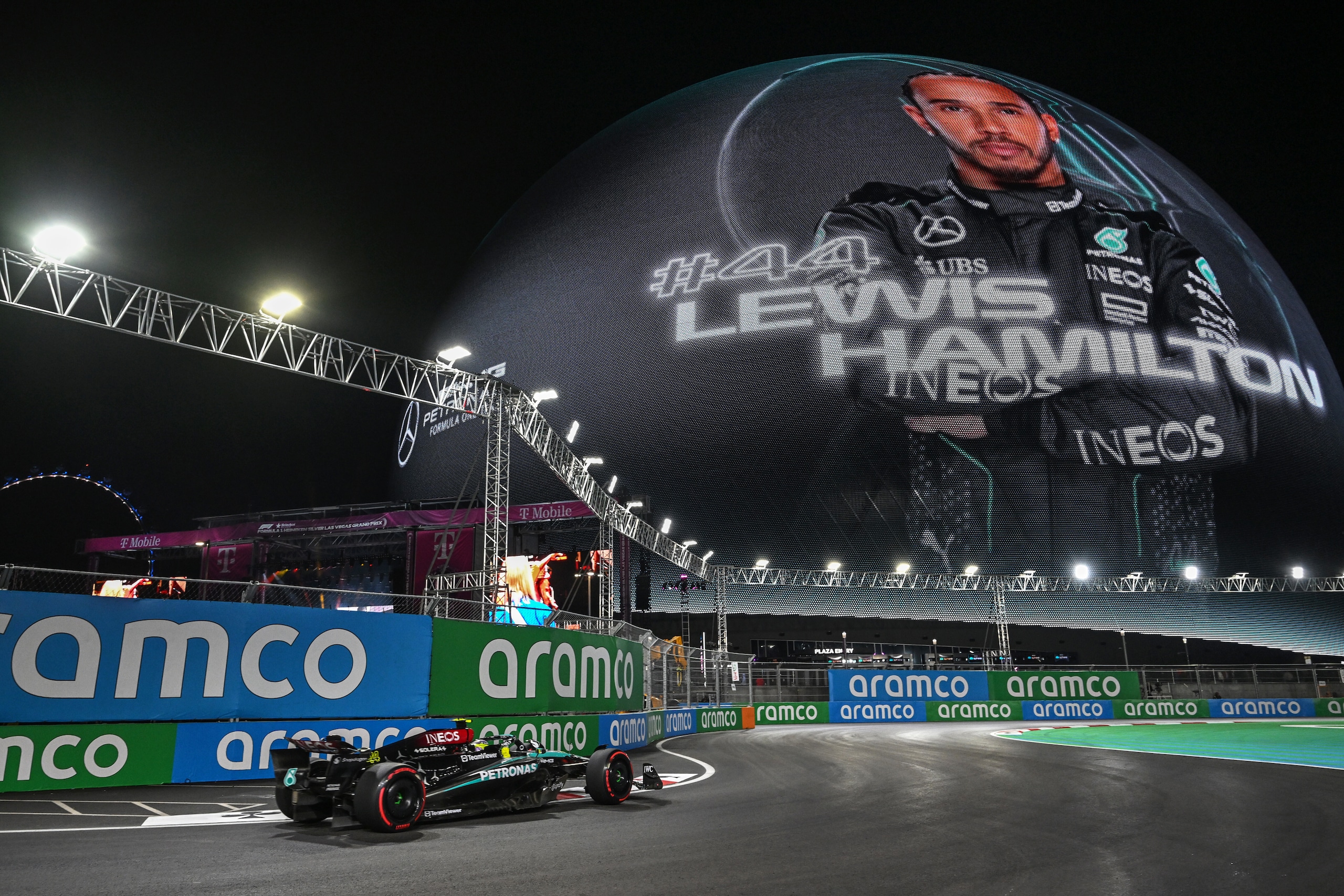 GP Las Vegas, FP2: comanda Hamilton, Sainz 4° e Leclerc 5°