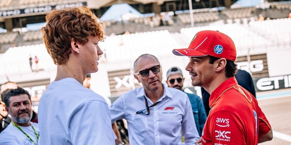Sinner al GP di Abu Dhabi, che coppia con Leclerc