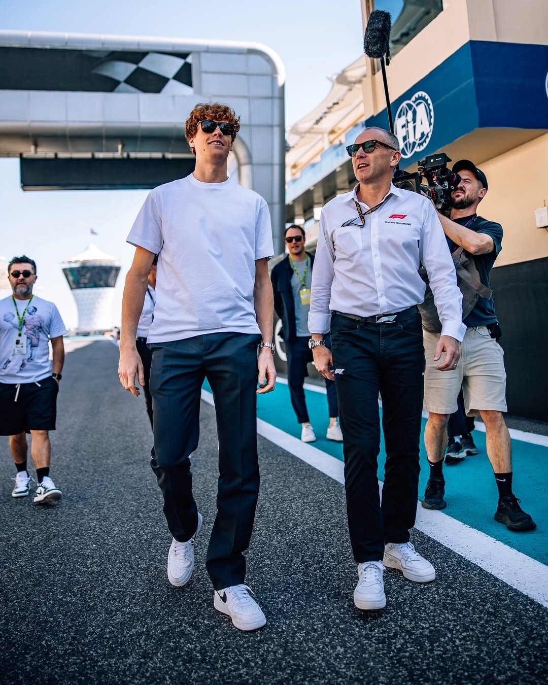 Sinner al GP di Abu Dhabi, che coppia con Leclerc