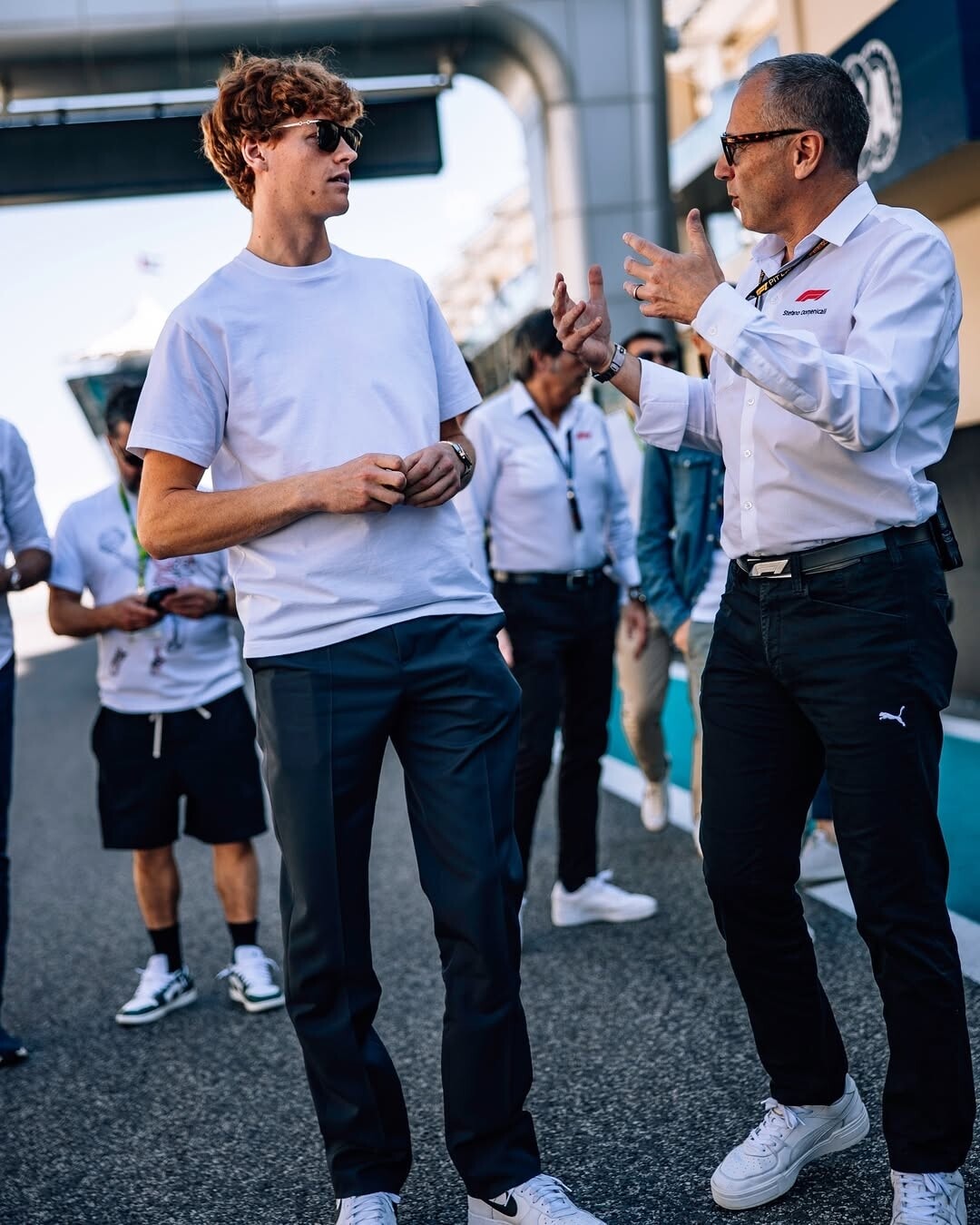 Sinner al GP di Abu Dhabi, che coppia con Leclerc