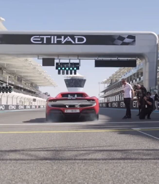 Sinner al GP di Abu Dhabi, che coppia con Leclerc