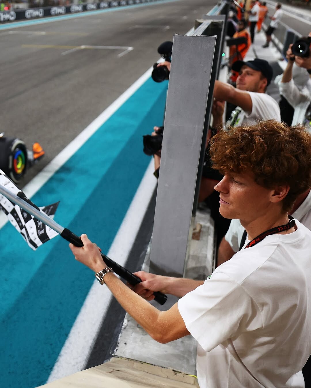 Sinner al GP di Abu Dhabi, che coppia con Leclerc