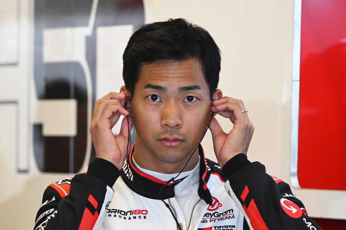 F1, al via i test a Yas Marina tra rookie, nuovi volti e cambi di team