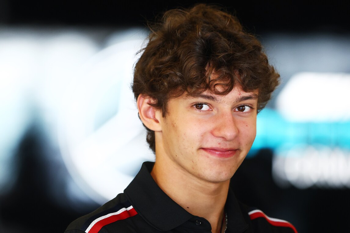 F1, al via i test a Yas Marina tra rookie, nuovi volti e cambi di team