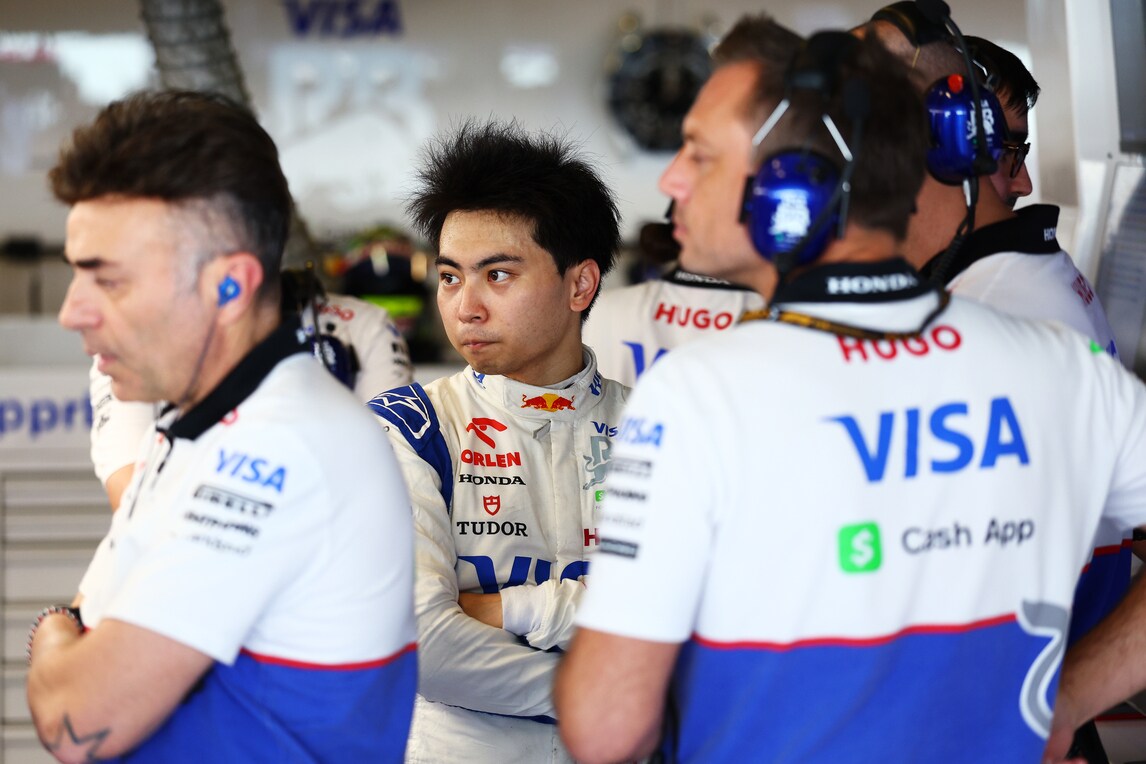 F1, al via i test a Yas Marina tra rookie, nuovi volti e cambi di team