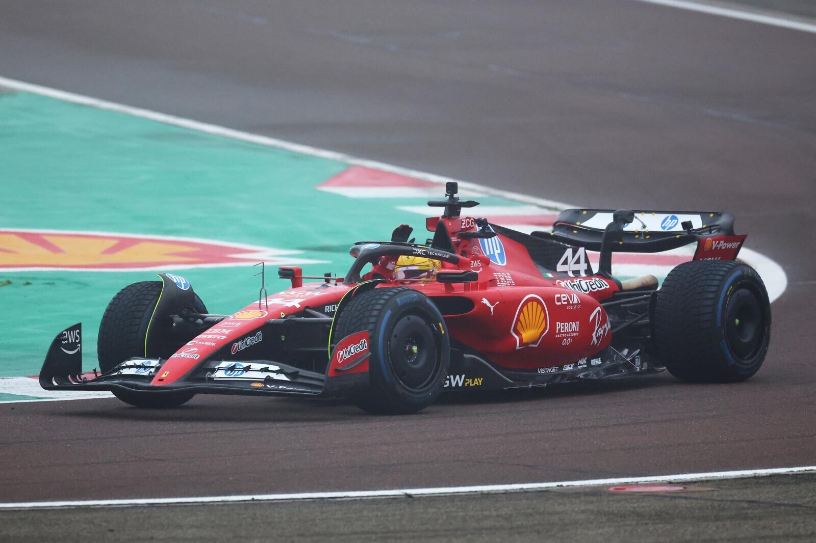 Test Hamilton a Fiorano, ci siamo: i primi giri con la Ferrari