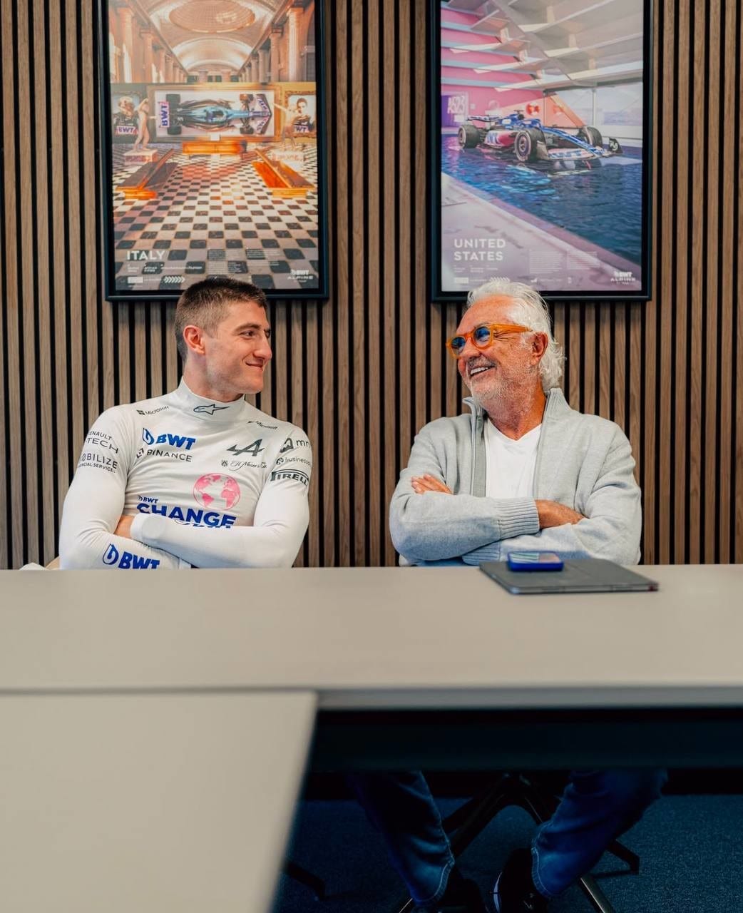 F1 tra nuovi inizi e debutti: i piloti arrivano nelle sedi dei team