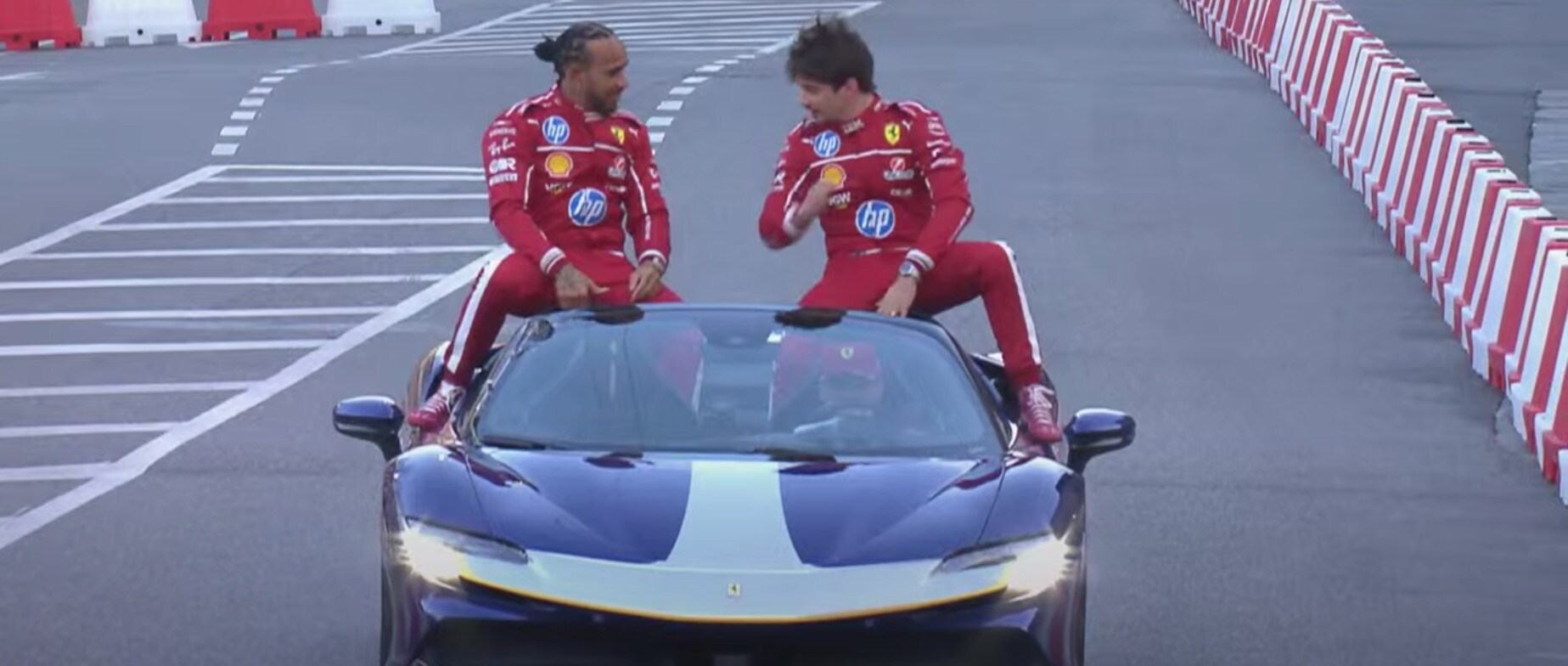 Tifosi Ferrari in delirio a Milano per Hamilton e Leclerc