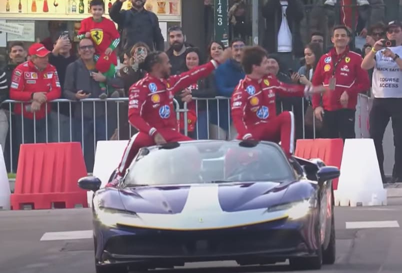 Tifosi Ferrari in delirio a Milano per Hamilton e Leclerc