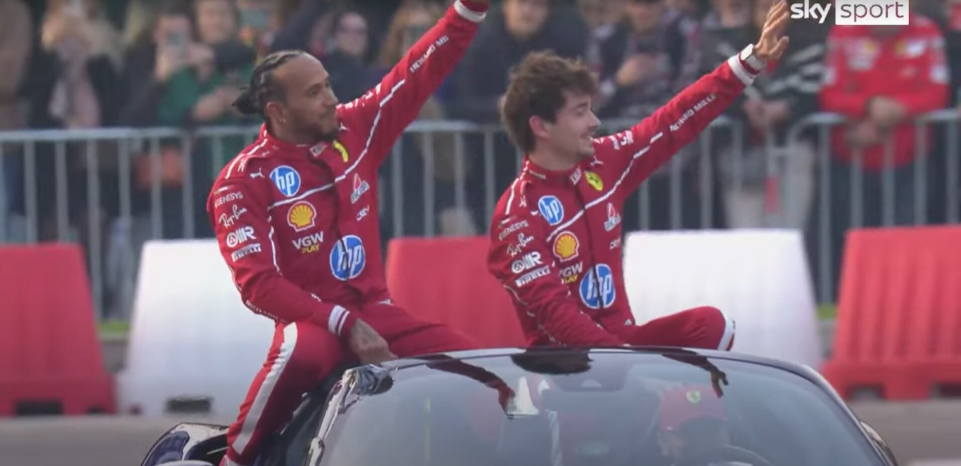 Tifosi Ferrari in delirio a Milano per Hamilton e Leclerc