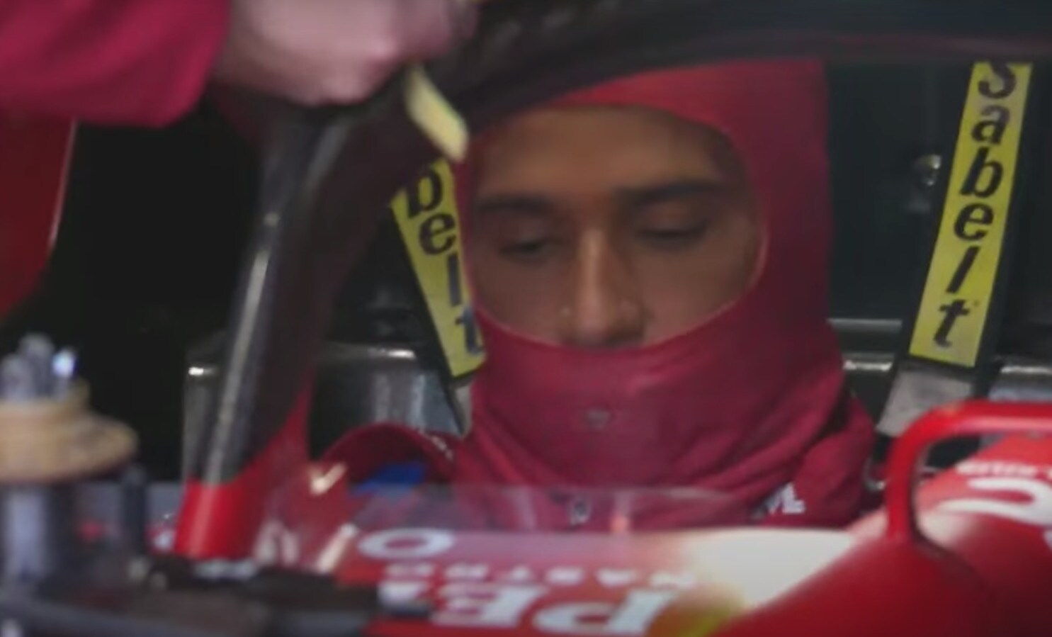 Tifosi Ferrari in delirio a Milano per Hamilton e Leclerc