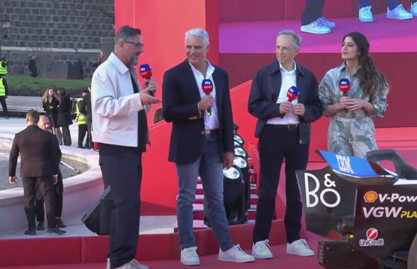 Tifosi Ferrari in delirio a Milano per Hamilton e Leclerc