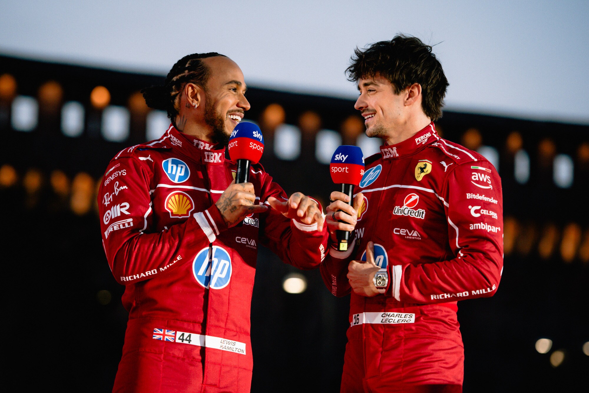 Tifosi Ferrari in delirio a Milano per Hamilton e Leclerc