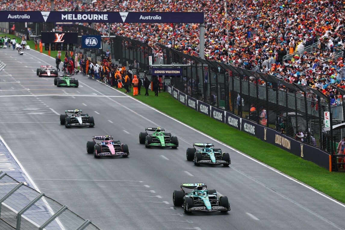 Incidenti, bandiere rosse, pioggia e vento: che incubo il GP Australia