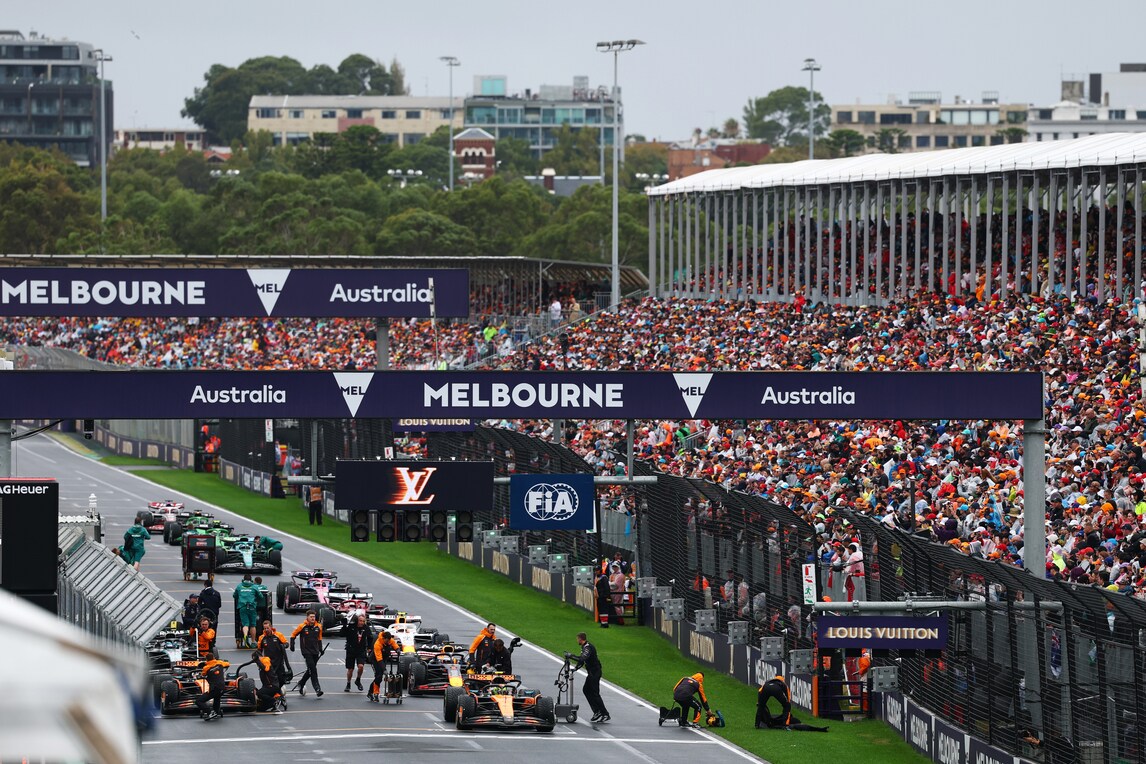 Incidenti, bandiere rosse, pioggia e vento: che incubo il GP Australia