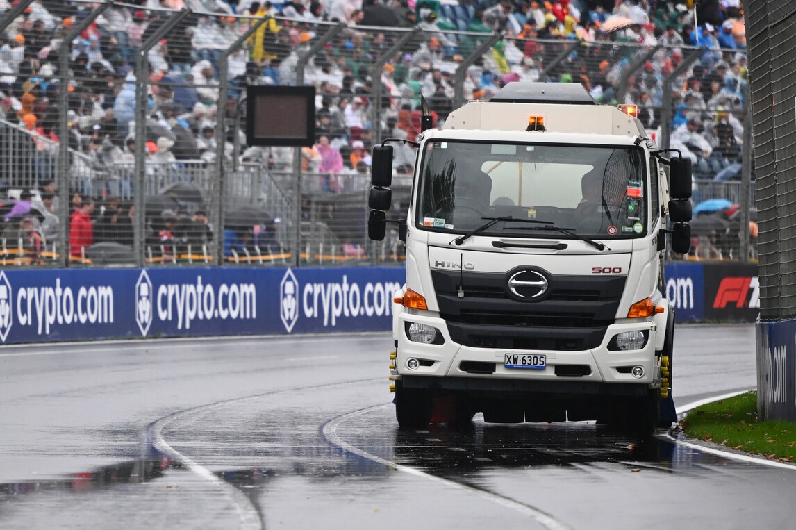 Incidenti, bandiere rosse, pioggia e vento: che incubo il GP Australia