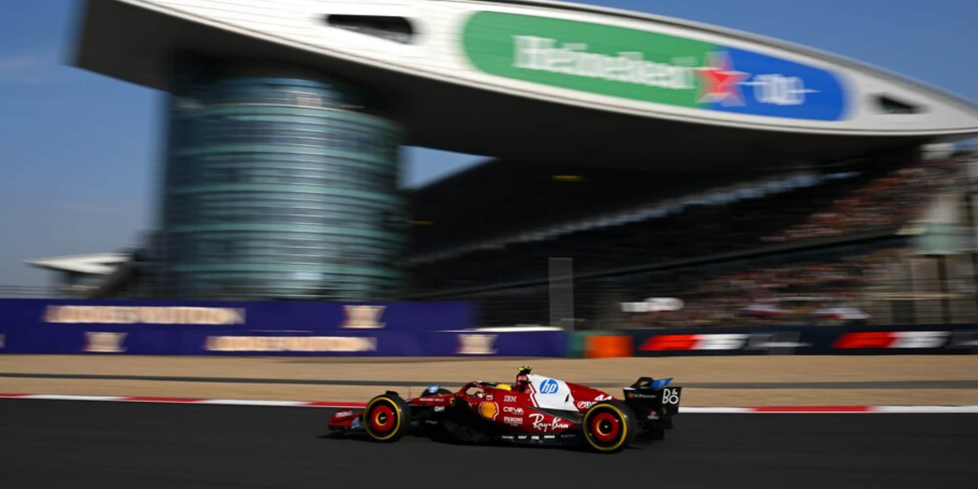 Qualifiche sprint Cina, Hamilton vola in pole con la Ferrari