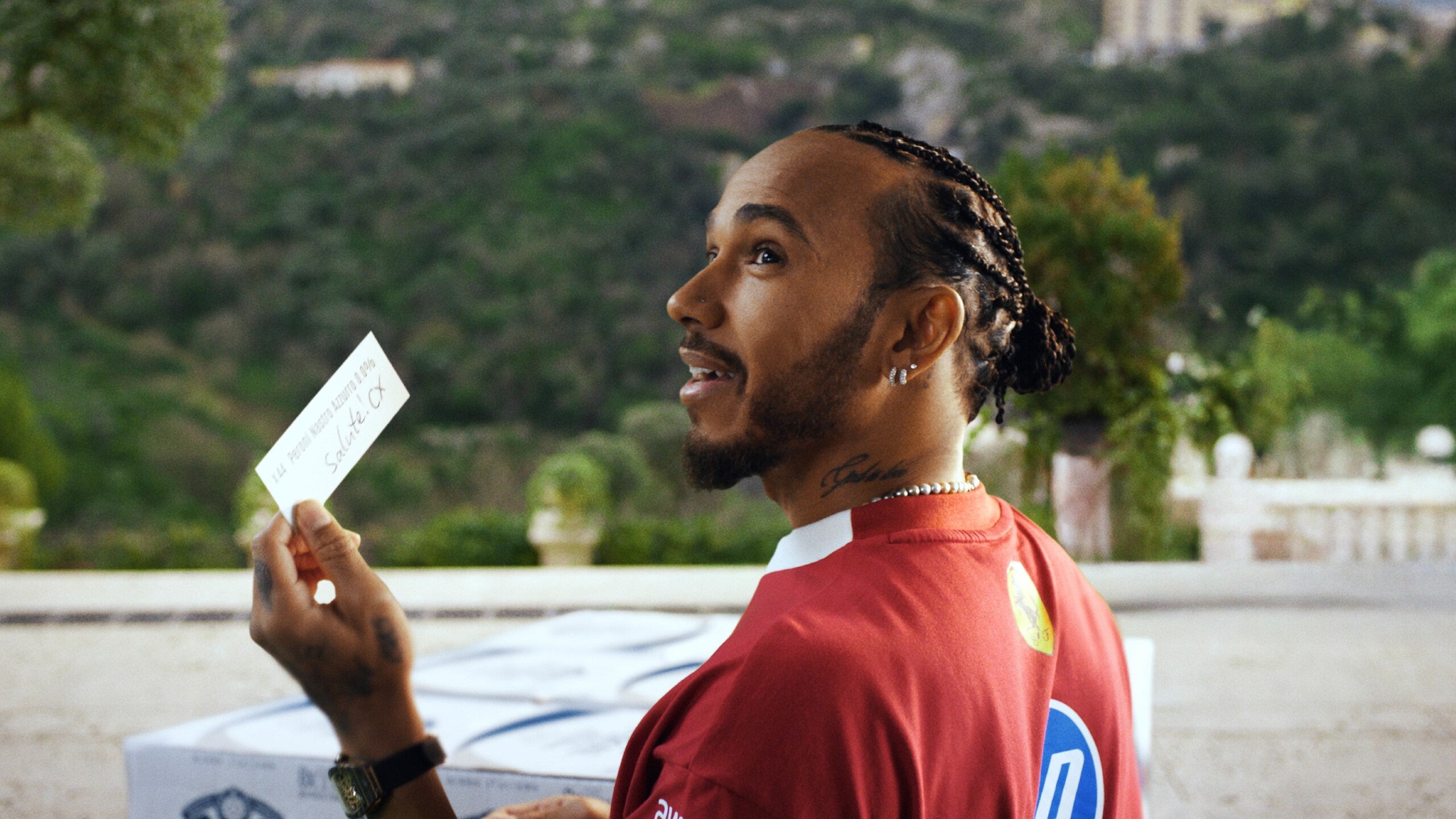 Hamilton e quel regalo speciale: il benvenuto al sette volte campione è una "schiuma chiara"