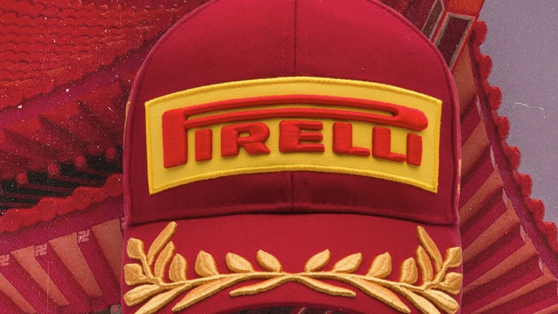 Pirelli e il podio rivoluzionato per il Mondiale 2025: il cappellino è un trionfo di design