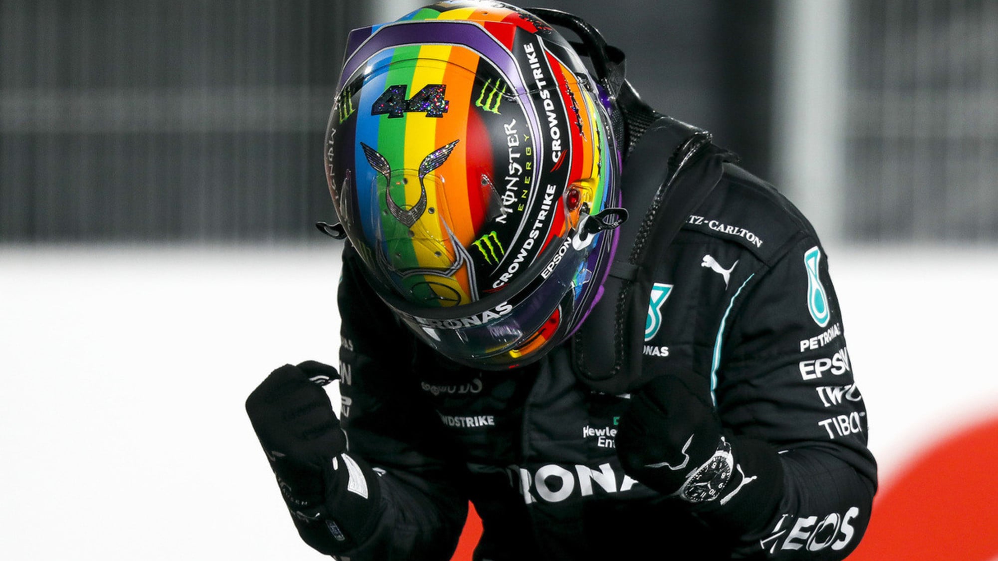 San Valentino con Hamilton, il più fedele (alla Mercedes)