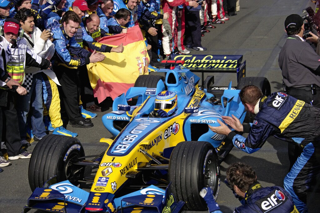 Alonso ha esordito in F1 nel 2001 e nel 2006 ha vinto il suo secondo e ultimo mondiale, con la Renault