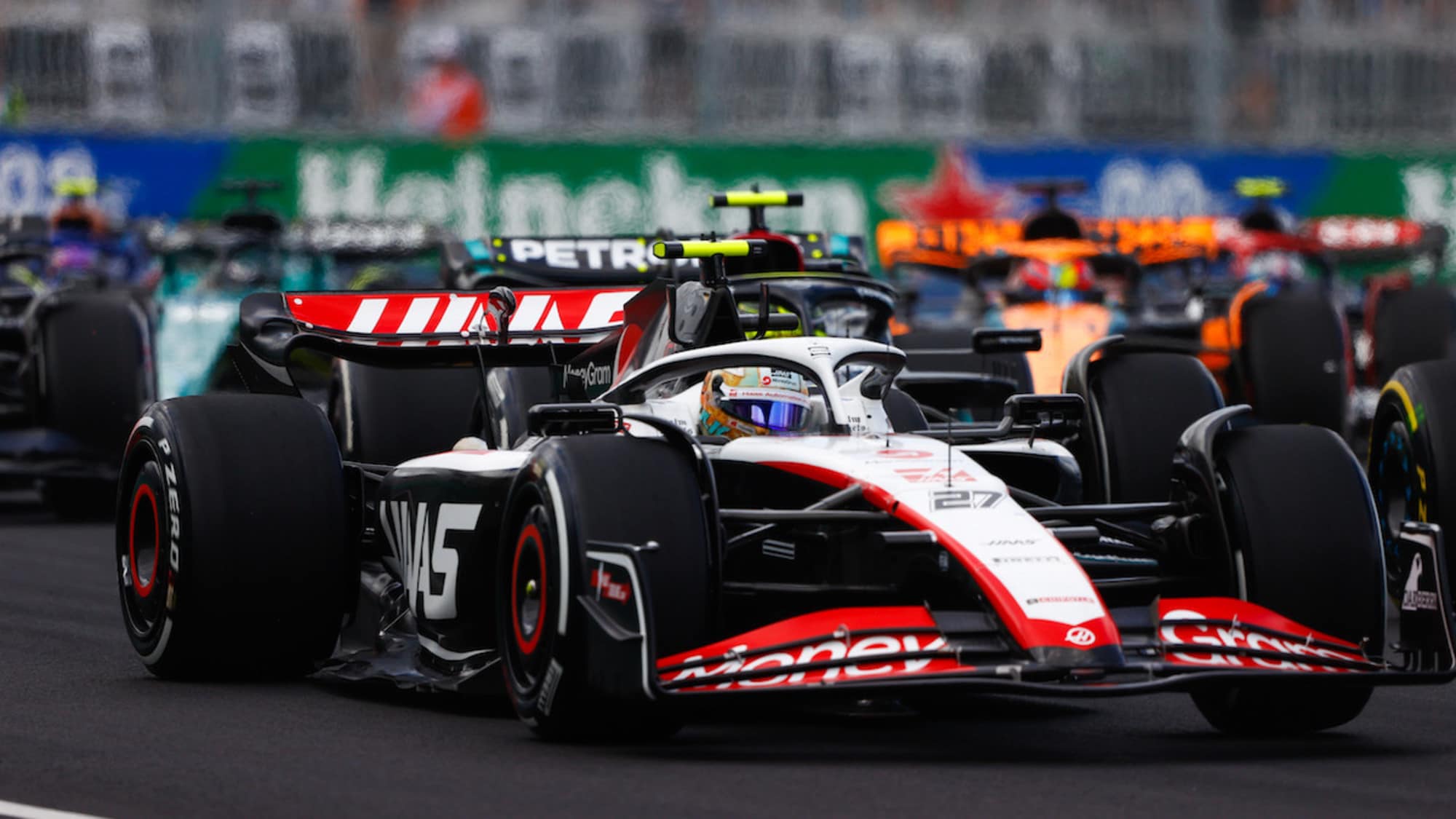 Haas soffre nel traffico, Hulkenberg: ci manca aderenza