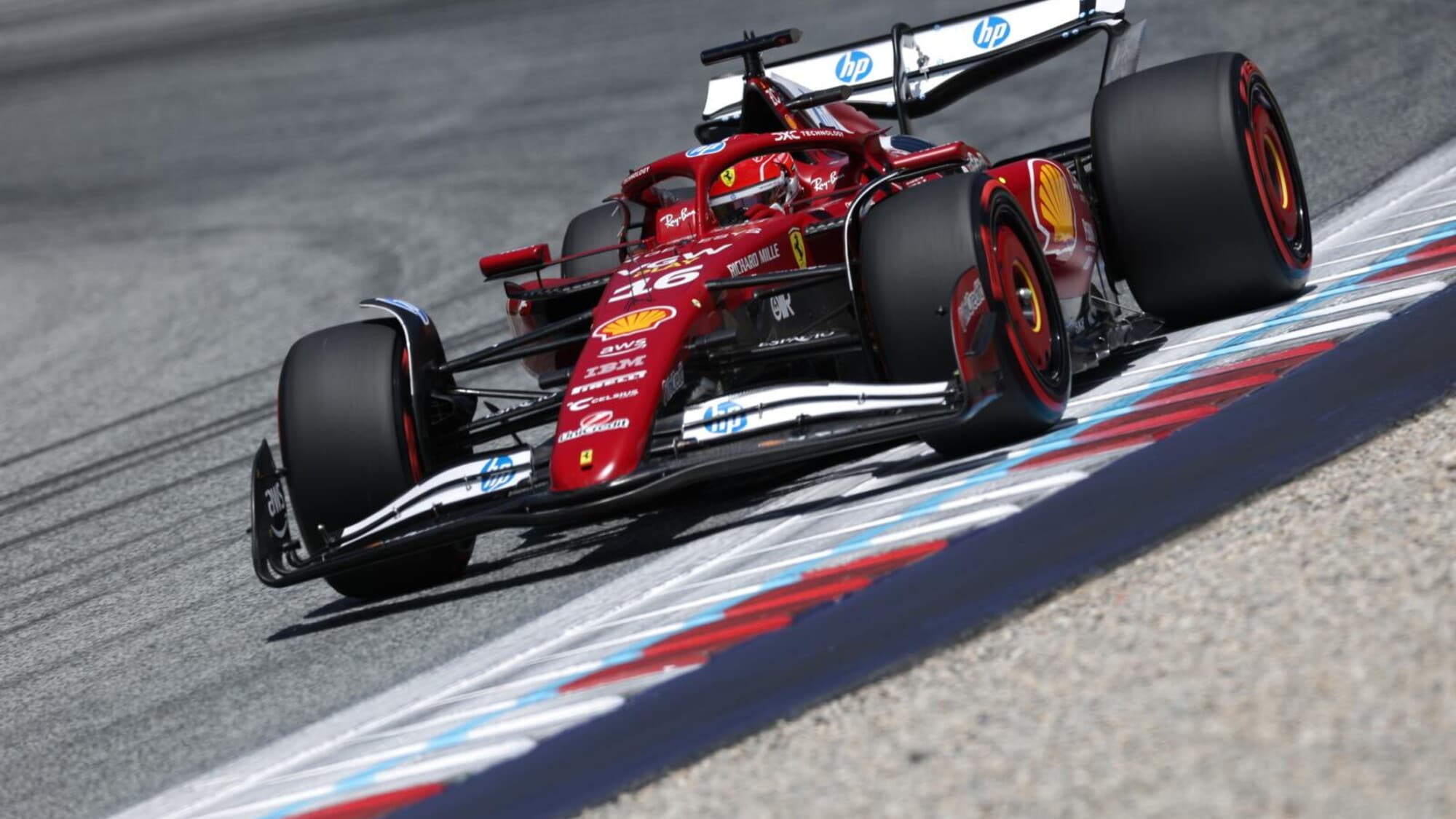 Leclerc: "Non siamo ancora all'altezza di McLaren, ma proveremo a dare filo da torcere"