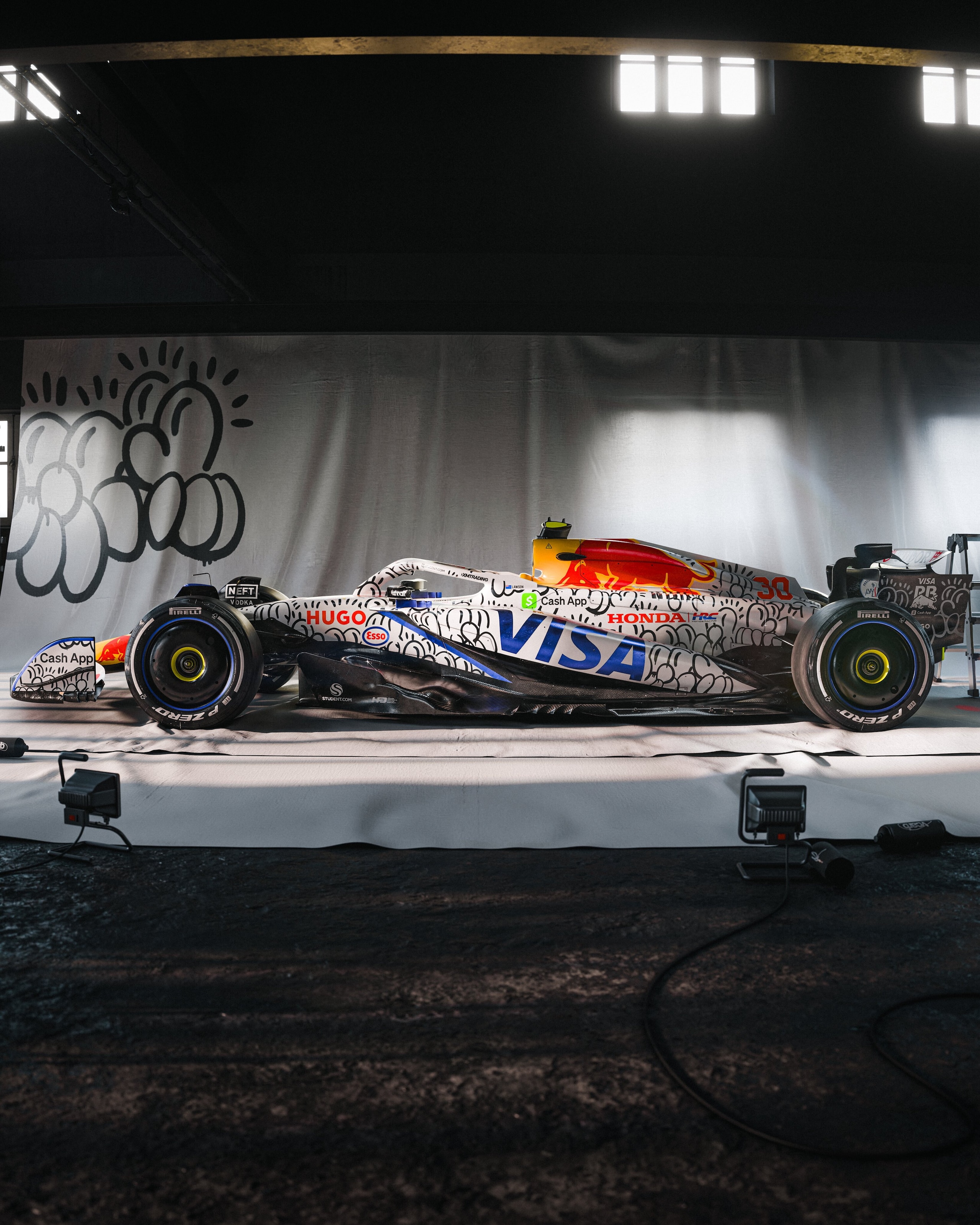 La Visa Cashapp si veste per Silverstone: livrea e divise speciali per il GP