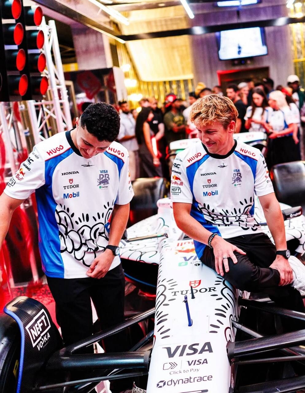 La Visa Cashapp si veste per Silverstone: livrea e divise speciali per il GP