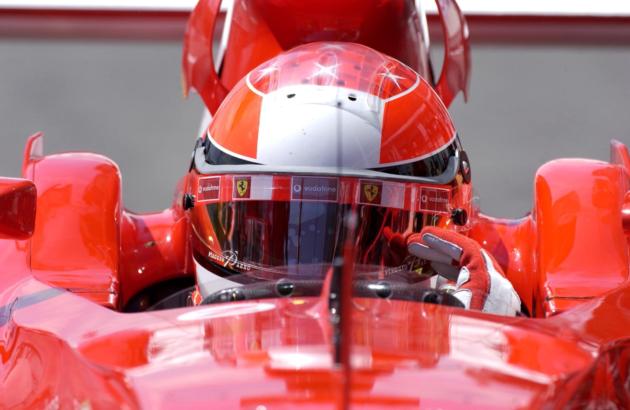 Michael Schumacher è campione del mondo 2002 con il trionfo al GP di Francia